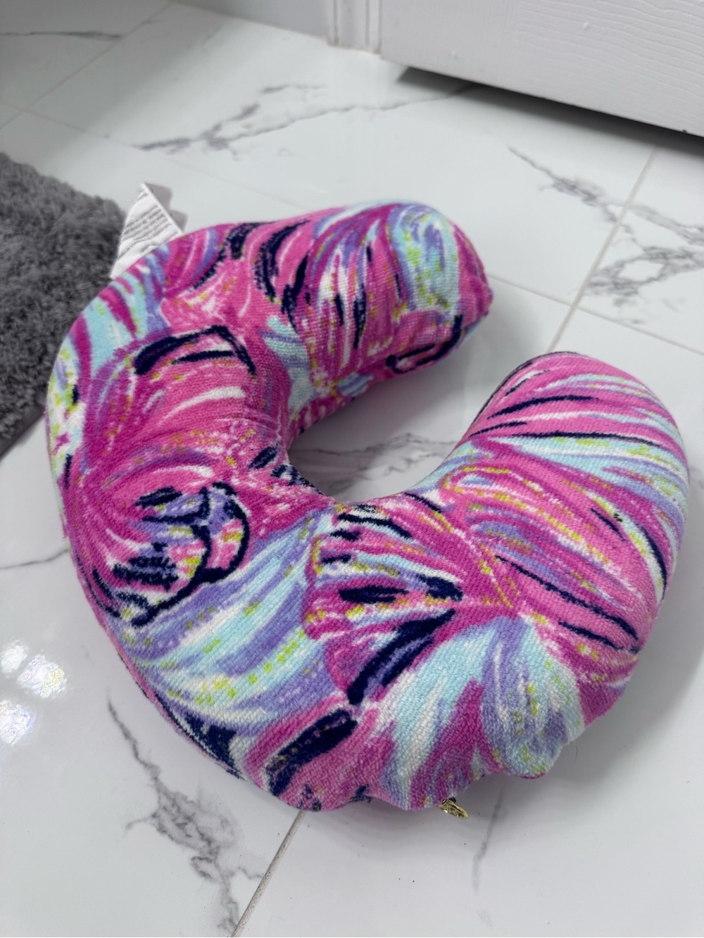 Lilly Pulitzer Pink Multi Swirl Travel Neck Pillow!